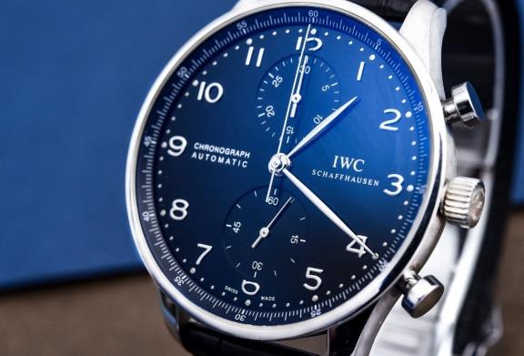 萬國機(jī)芯變形?貓頭鷹指引，專業(yè)服務(wù)守護(hù)時間（圖）